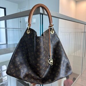 Louis Vuitton GM ARTSY TOTE BAG - gently used